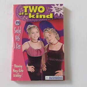 2001 Two of a Kind #20 Sealed with a Kiss Ashley and Mary-Kate Olsen Book